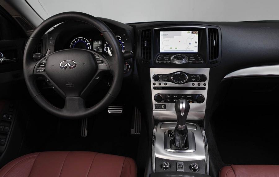  Infiniti G37 IPL Convertible 2013 года  (фото 16 из 37)